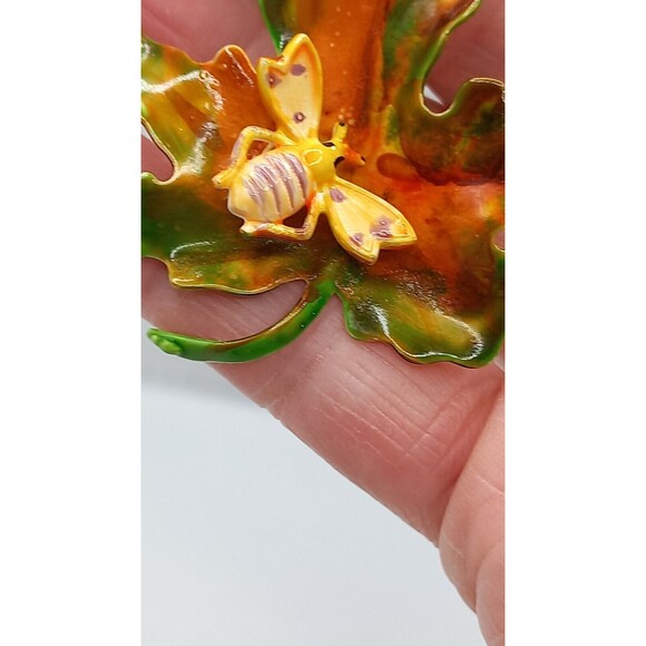 Vintage Hattie Carnegie Enameled Bumble Bee Maple Leaf Brooch - Picture 4 of 7